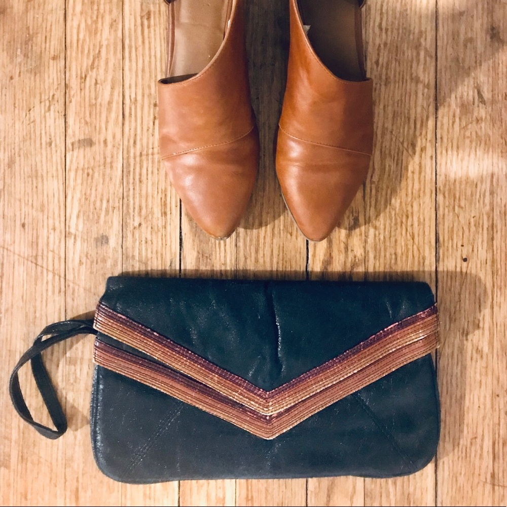 Black Envelope Clutch Handbag w/ Striped Trim 🍁